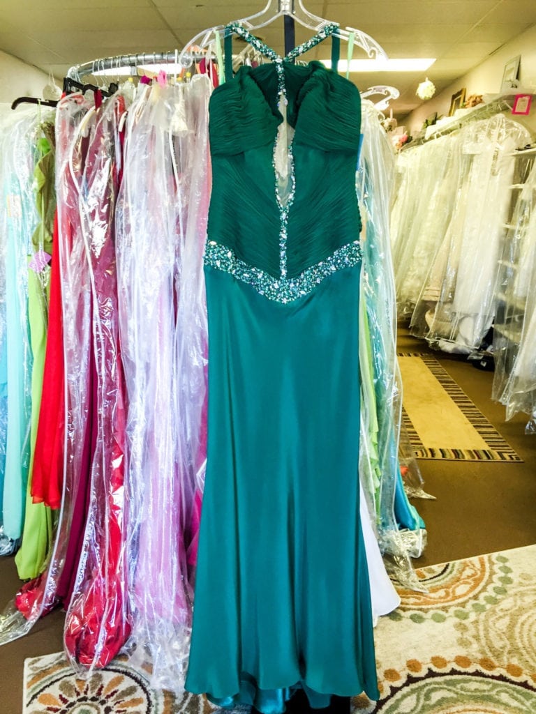 Jovani Emerald Green Dress • Exquisite Jovani designer emerald evening dress with rhinestone straps. This dress will surely turn heads. Size 4