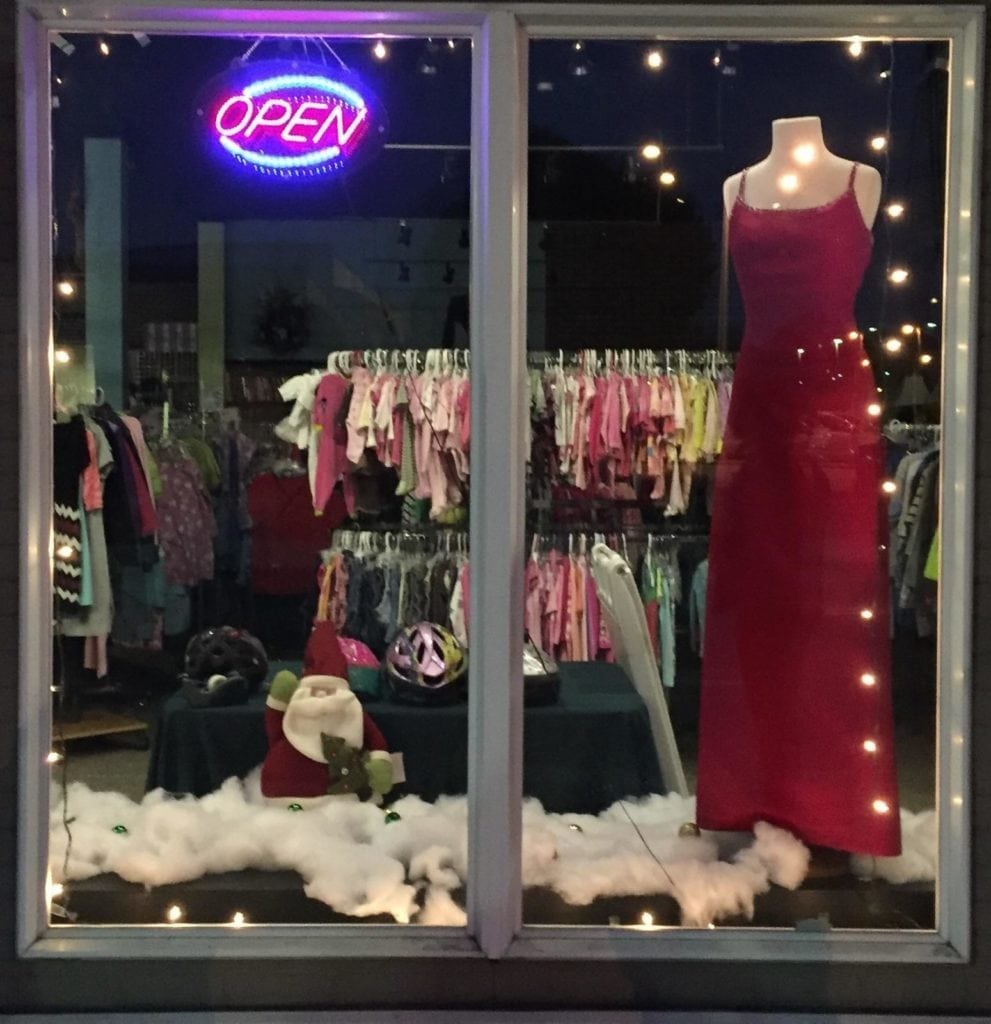 Display window • Beautiful red evening gown. For sale January 1, 2018