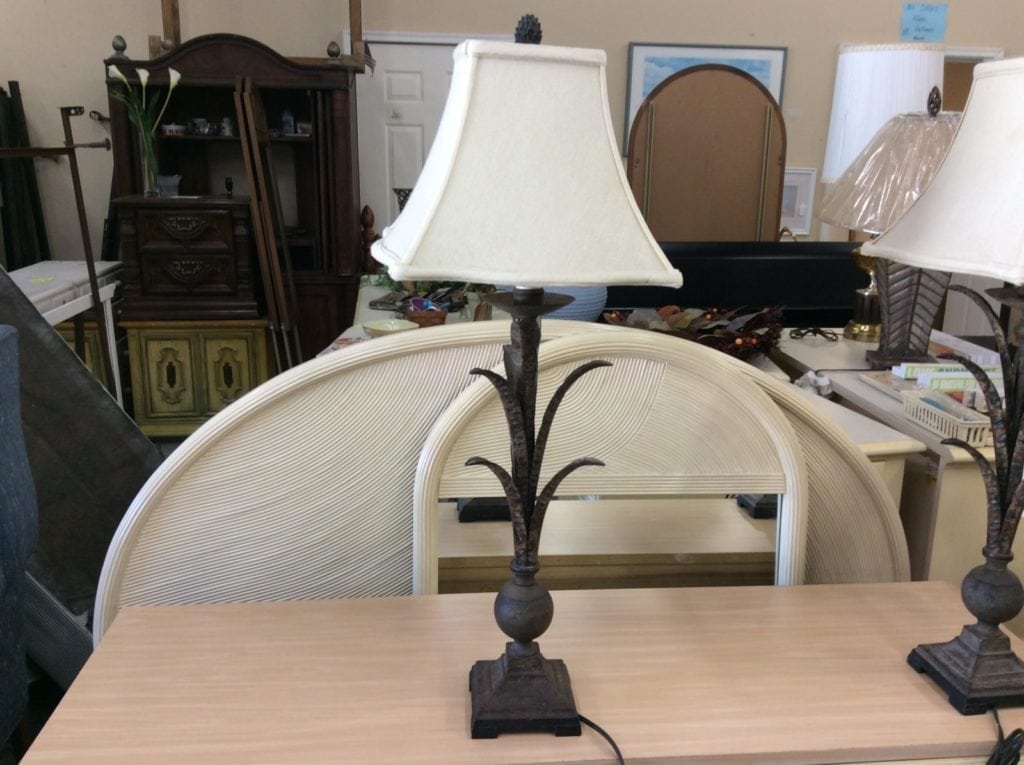 Pineapple top metal lamps • Great decor item! Pineapple top metal leaf table lamps. 31” tall