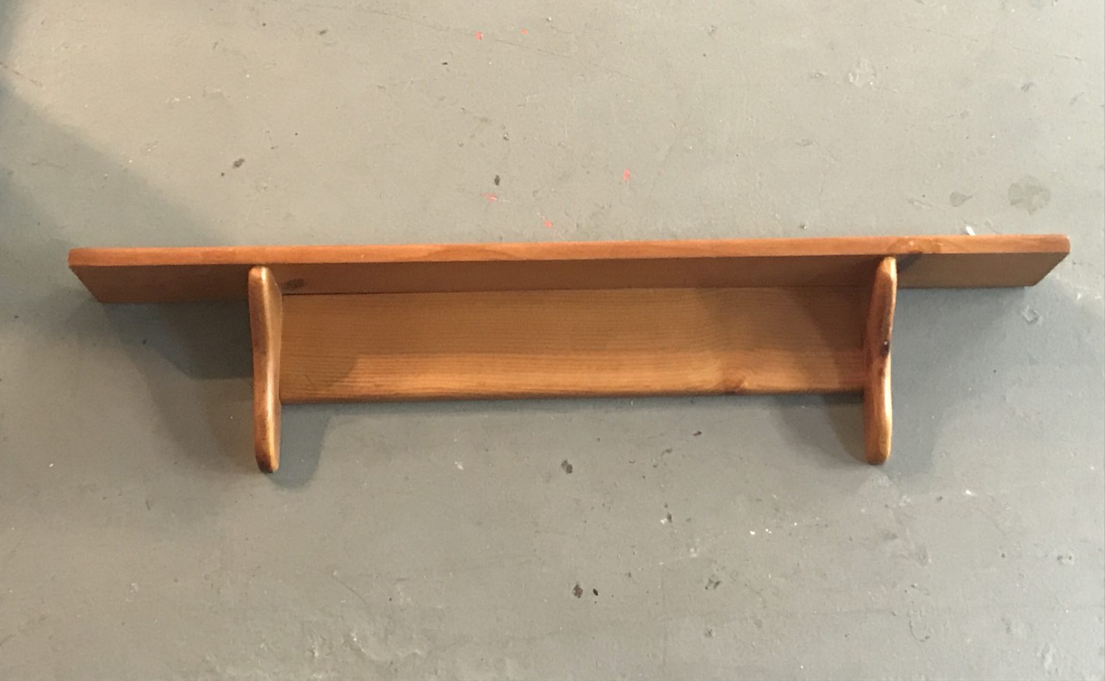 Wood wall shelf • Let us customize this simple shelf to match your decor. Choose your finish-paint or stain, and choose your hardware to hold keys, hats, handbags or jackets. Ask to see our previous projects with similar pieces!