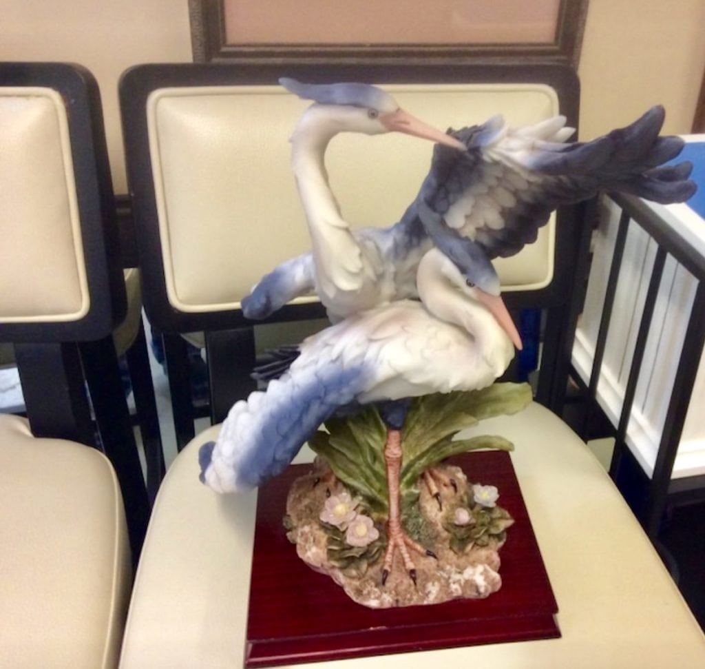 Gorgeous Heron Statue • Great addition to any home! Excellent condition 16” tall Heron statue by Montefiore It is a beautiful piece lots of detail is a piece that demands attention would look gorgeous in anyone’s home for sure