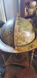 Bar Globe •