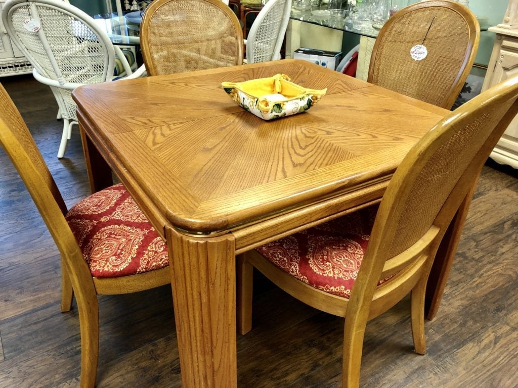 5 Piece Dining Set w/18 inch leaf • Beautiful dining set with 4 high back rataan with red cloth pattern chairs. 42 x 42